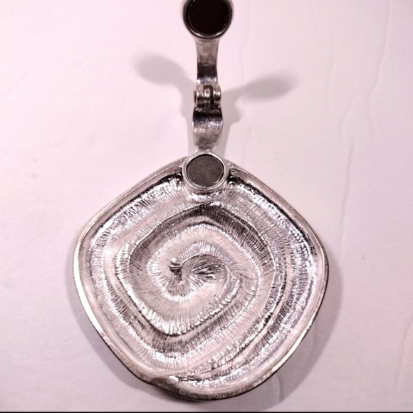 Magnetic Clasp Circle of Life Hammered Pendant NWOT - Picture 2 of 2